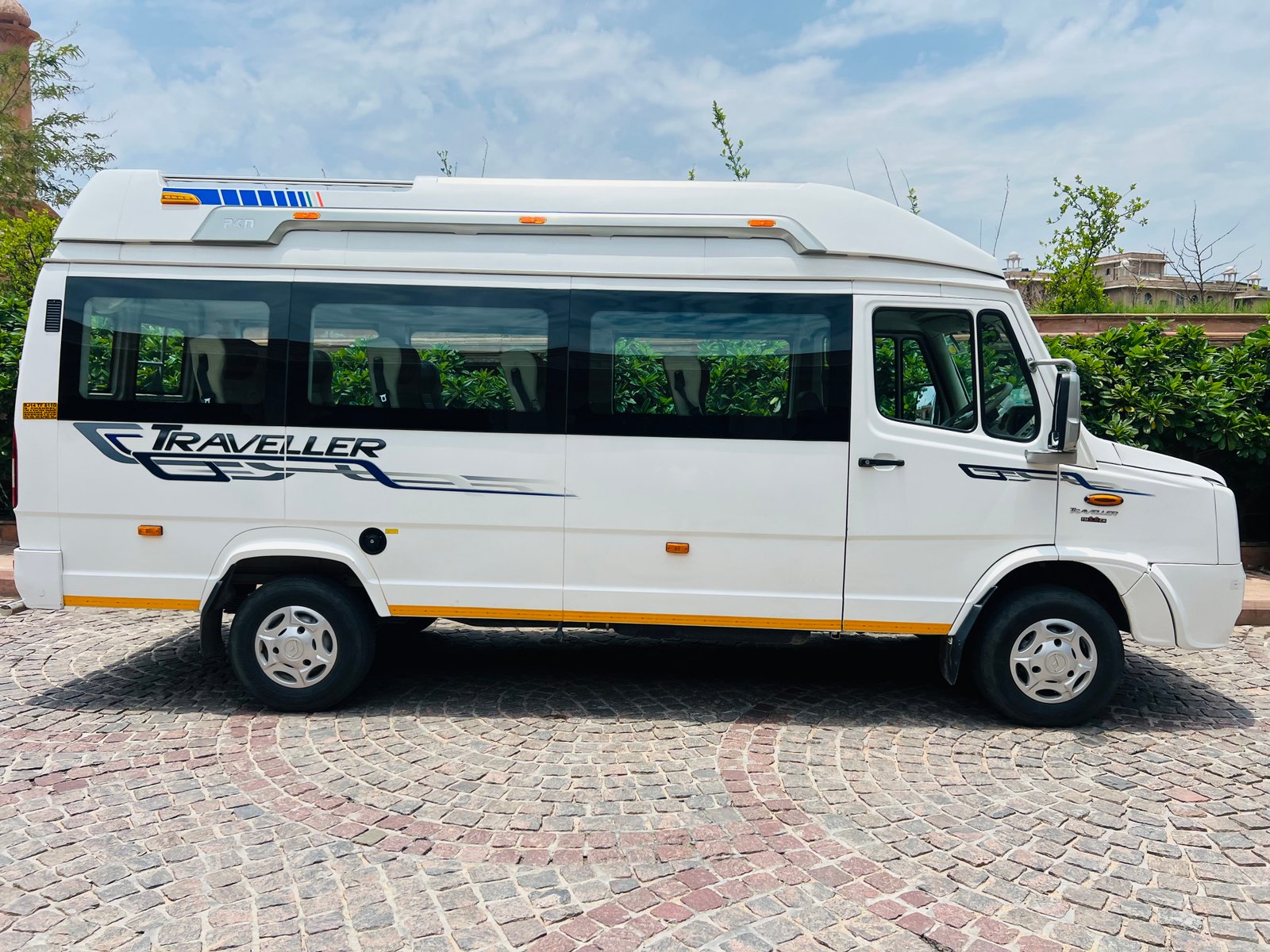 17 Seater Tempo Traveller Hire in Jaipur
