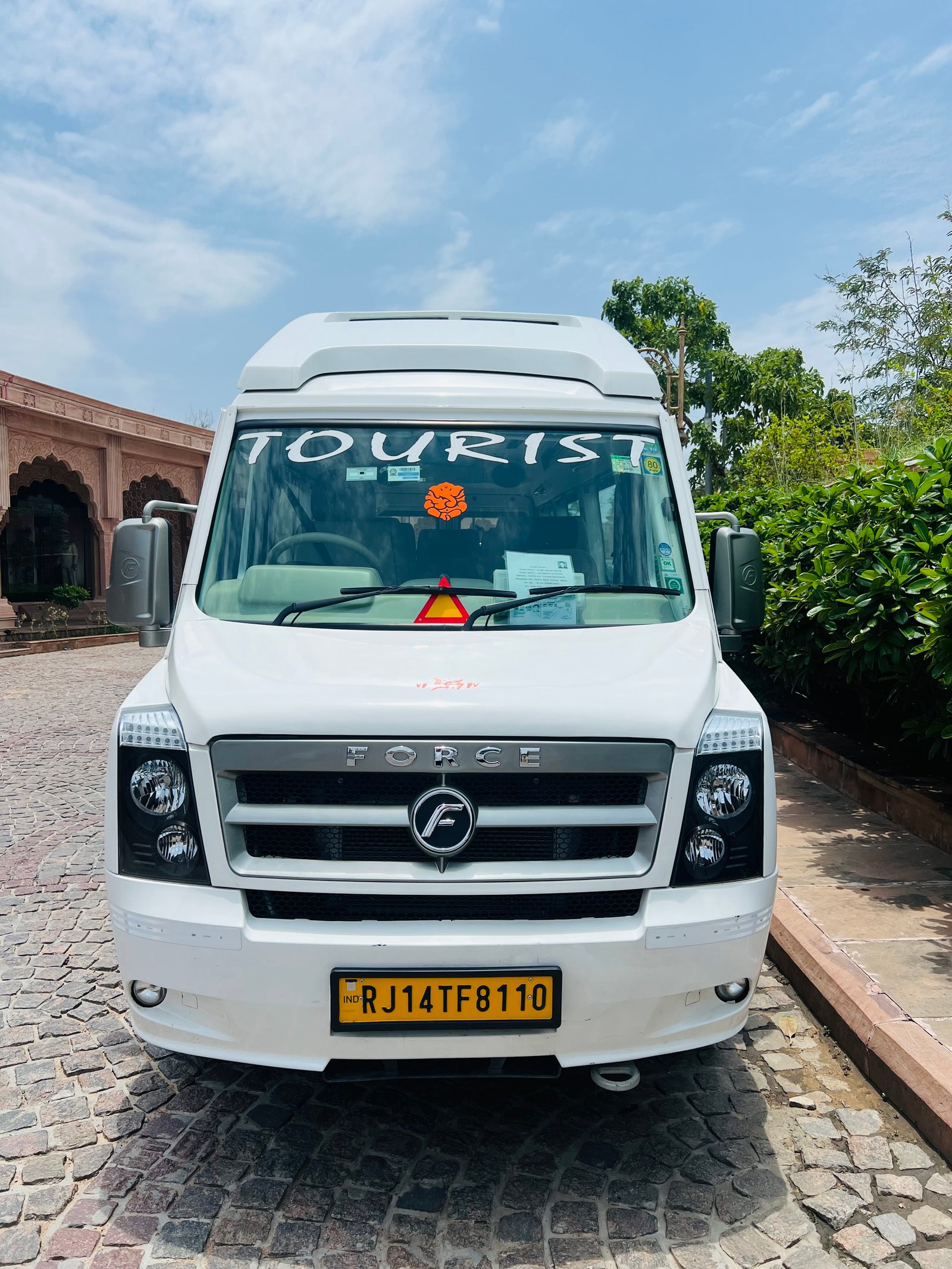17 Seater Tempo Traveller Hire in Jaipur