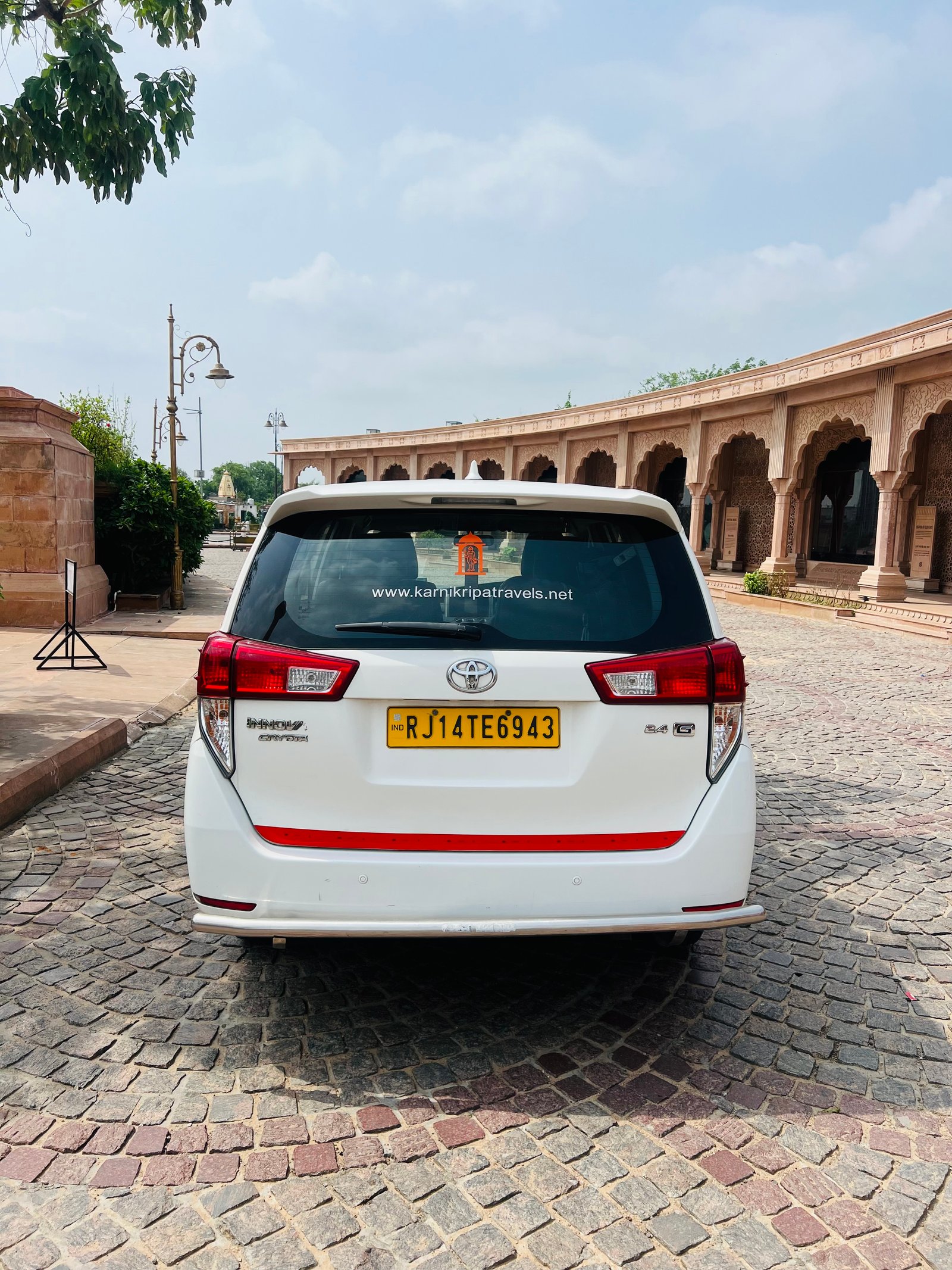 Hire Toyota Innova Crysta in Jaipur